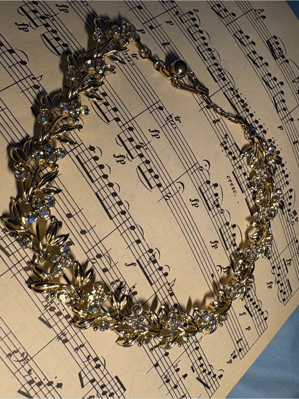 Antique Gold Crystal Leaf Choker Necklace Unsigned 15”